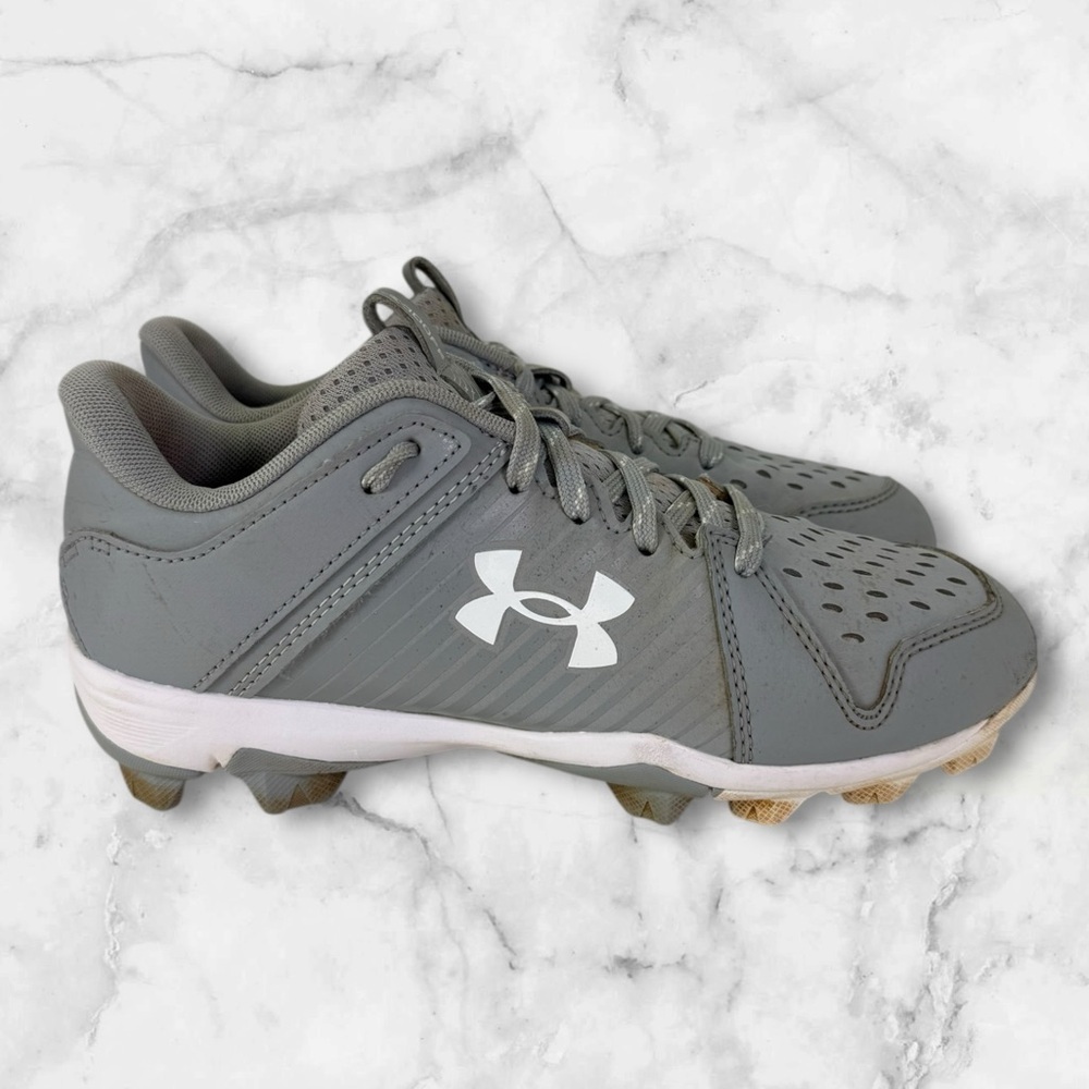 Kids Under Armour cleats size 3Y